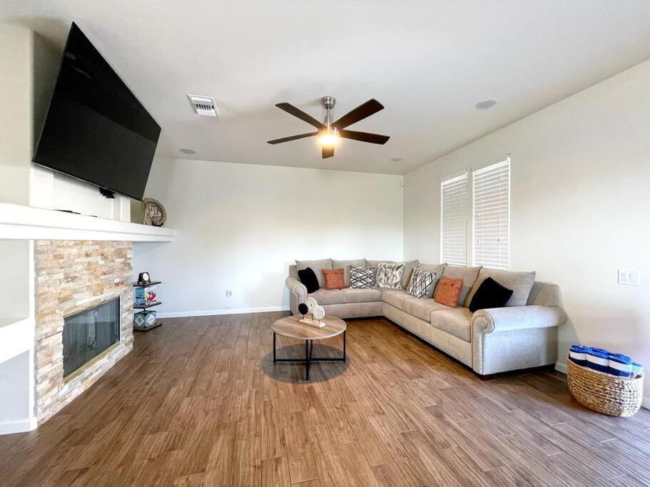 Home In Indio Coachella Bagian luar foto