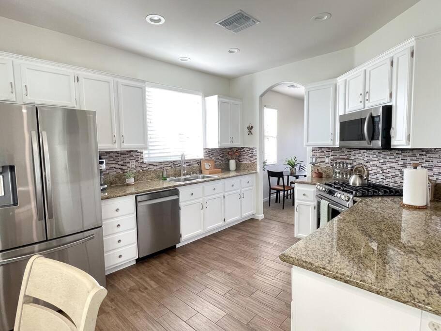 Home In Indio Coachella Bagian luar foto