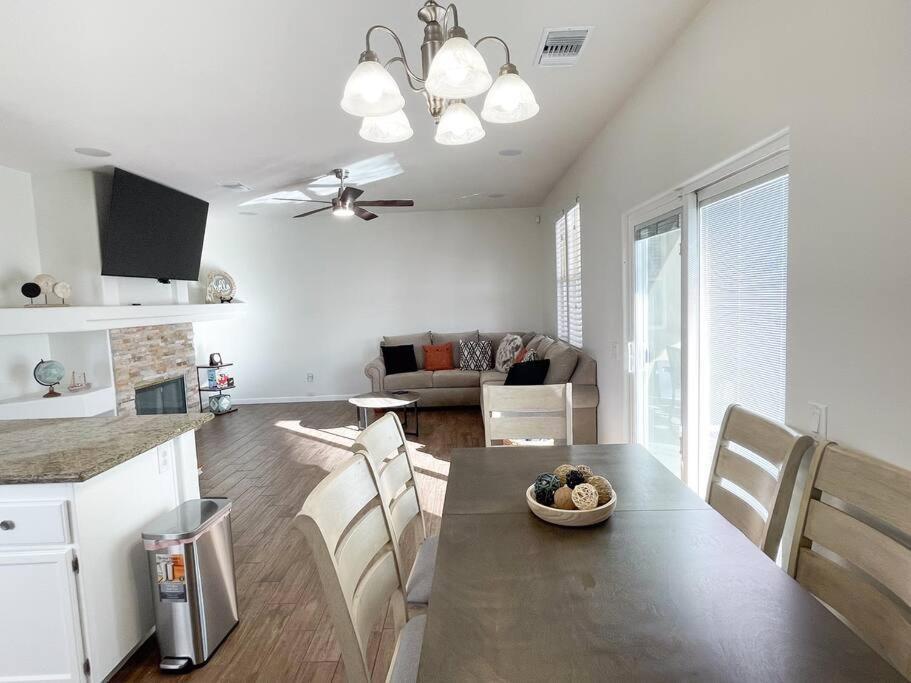Home In Indio Coachella Bagian luar foto
